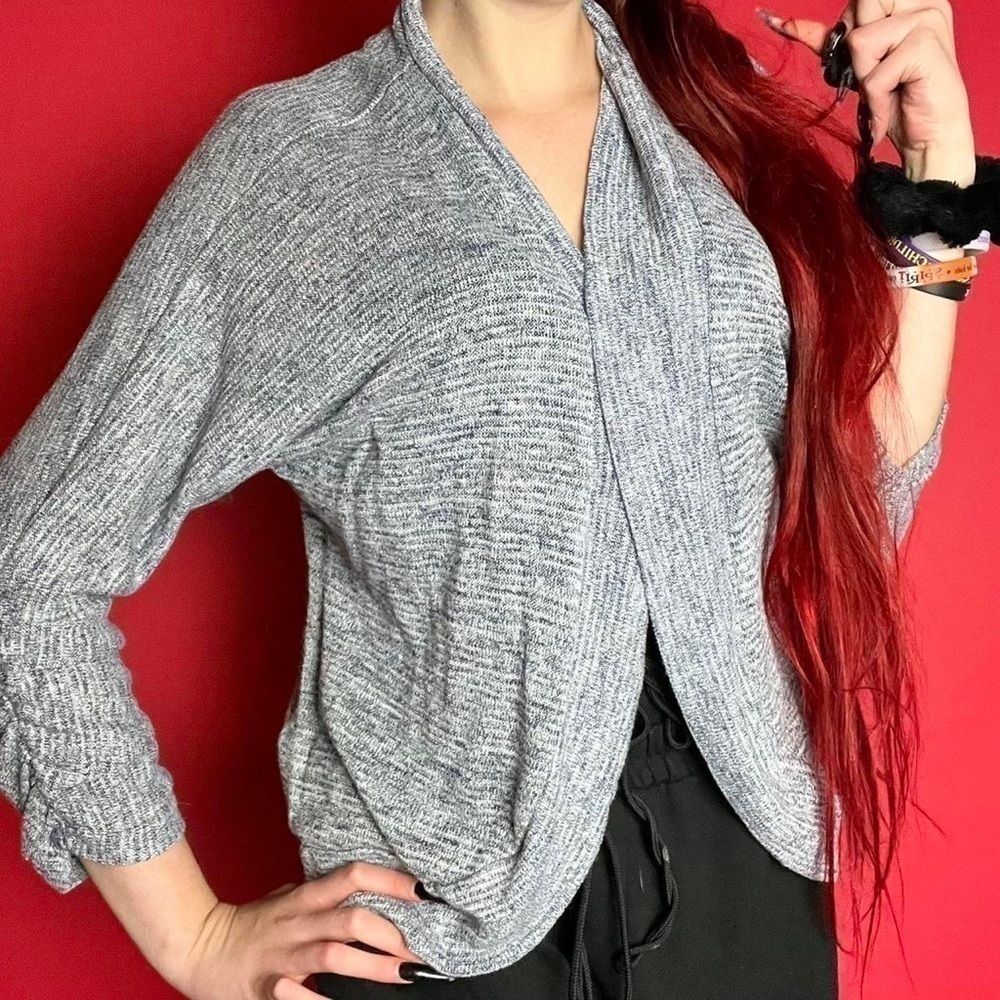 Grey blue sparkly cardigan 💙🤍